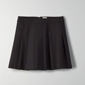 Aritzia pleated skirt black